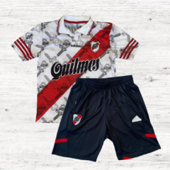 Imagen de CONJUNTO RIVER CAMISETA + SHORT CON BOLSILLO Y CIERRE