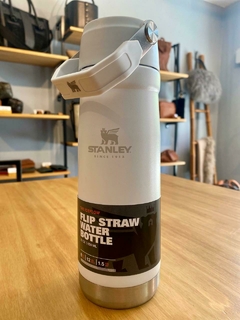 Flip Straw Water Bottle de Stanley (The Iceflow) de 650 ml.