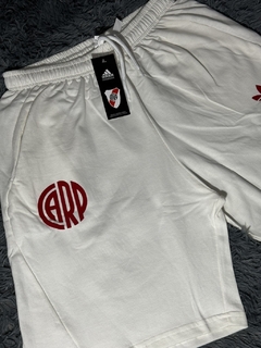 3x1 river Promo PRIMAVERA buzo canguro cremita river bermuda cremita remera blanca