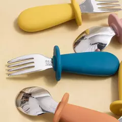 Bebê alimentação sólida colher e garfo conjunto, sem BPA, alça de silicone, urso dos desenhos animados, utensílio inoxidável, talheres infantis, novo design - Wolf Magazine