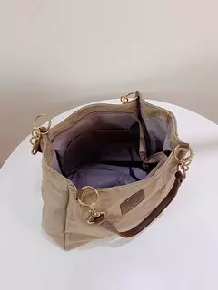 Sacola de camurça de grande volume para senhoras, elegante com uma bolsa de ombro