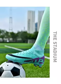 Sapatos de futebol ultraleves antiderrapantes interiores para homens, grampos profissionais, treinamento de grama, tênis original, botas de futebol - comprar online