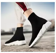 Sapatos de tecer respirável para homens e mulheres, tênis casuais slip-on, meias baratas, preto e branco, venda quente - comprar online