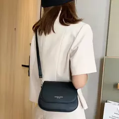 Bolsa de ombro de couro PU para mulheres, bolsa crossbody, monocromática, bolsa mensageiro com aba, bolsa elegante, bolsa simples, na moda