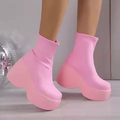 Botas de plataforma chunky gótica para mulheres, botas de couro macias, sapatos de caminhada sexy, sola Matsuke confortável, tamanho 42, nova marca, 2024 - comprar online