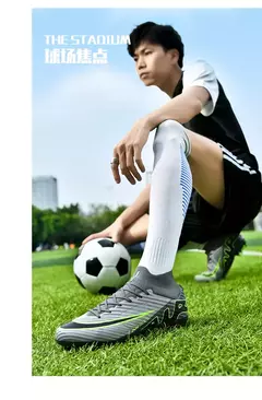 Sapatos de futebol antiderrapantes profissionais para homens, botas de treinamento Grass Society, grampos de qualidade superior, botas originais, novos - comprar online