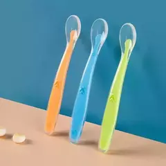 Imagem do Colher de alimentação de silicone macio do bebê, utensílios de treinamento infantil, colher de comida complementar macia, talheres do primeiro estágio