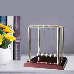 Imagem do Newton's Cradle Metal Pêndulo, Educacional Física Brinquedo, Square Design, Energia Cinética, Escritório Stress Reliever, Ornamento Equilíbrio Bola