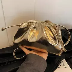 Embreagem macia de bolinho de couro PU para mulheres, bolsa de hobo nuvem, bolsa elegante elegante, bolsa pequena, design de luxo, ouro e prata - Wolf Magazine