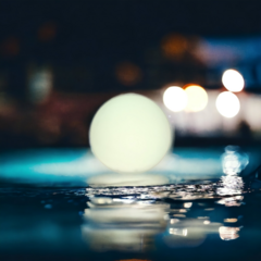 Esfera de Luz SOLAR y recargable por red para piscina flotante o jardin 30 cm - tienda online