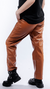 Pantalon Federica cuerito PU blondie spandex . cierre y boton de acceso, bolsillos laterales, recorte en bajo pierna. tiro alto y calce amplio talle 1-2-3-4 Color: negro-mocca