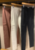 Pantalón  Cargo Fidel bengalina con spandex, media cintura elastizada, bolsillos cargo laterales, tiro alto y calce amplio. talle 1 -2-3-4 colores: choco- crudo- negro 