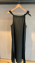 Vestido glow americano , en viscosa con spandex y lurex, lazo en cuello y tajo lateral. calce regular talle unico Color: negro