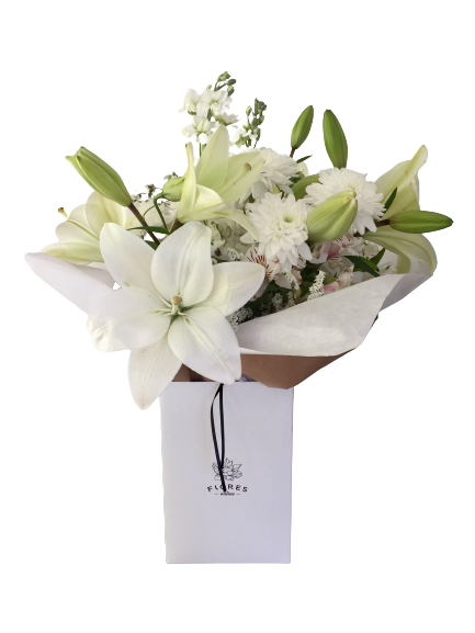 A141 - Arreglo con Lilium y mix de flores blancas