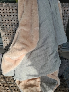 Imagen de Manta / pie de cama Ontario gris corderito beige