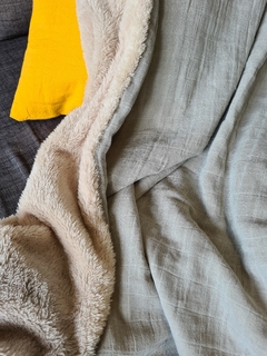 Manta / pie de cama Ontario gris corderito beige