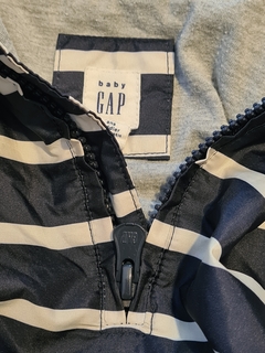 Buzo impermeable gap 3 años en internet