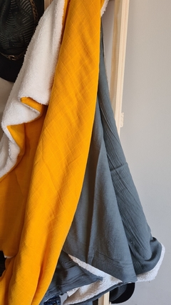 Manta / pie de cama Ontario gris corderito beige en internet