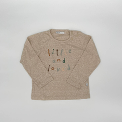 4541014 REMERA ESTAMPA LITTLE AND LOVED