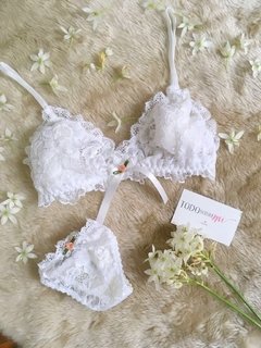 Conjunto Lolita Blanco (Corpiño sin aro & Bombacha Less) - tienda online