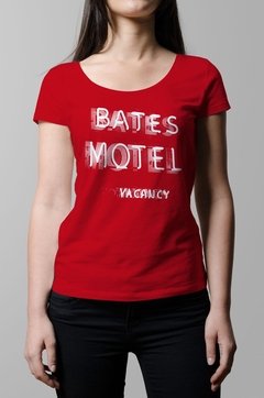 Remera Psicosis bates motel roja mujer