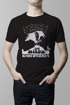 Remera Hitchcock los pajaros pelicula negro hombre