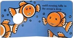 Little Fish: Finger Puppet Book - comprar online
