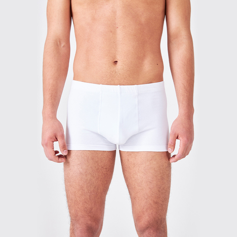 Hombre en boxer blanco sales