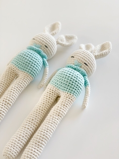 Conejos de Apego en Crochet Acqua - comprar online