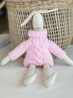 Conejo de Apego de Tela con Sweater Tejido Rosa Baby
