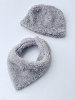 Cuellito o Gorrito de Micropiel Gris lisa - comprar online