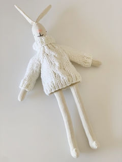 Conejo de Apego de Tela con Sweater Tejido Natural - comprar online