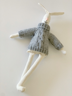 Conejo de Apego de Tela con Sweater Tejido Gris - comprar online