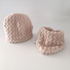 Cuellito o Gorrito de Micropiel Rosa tramada zigzag