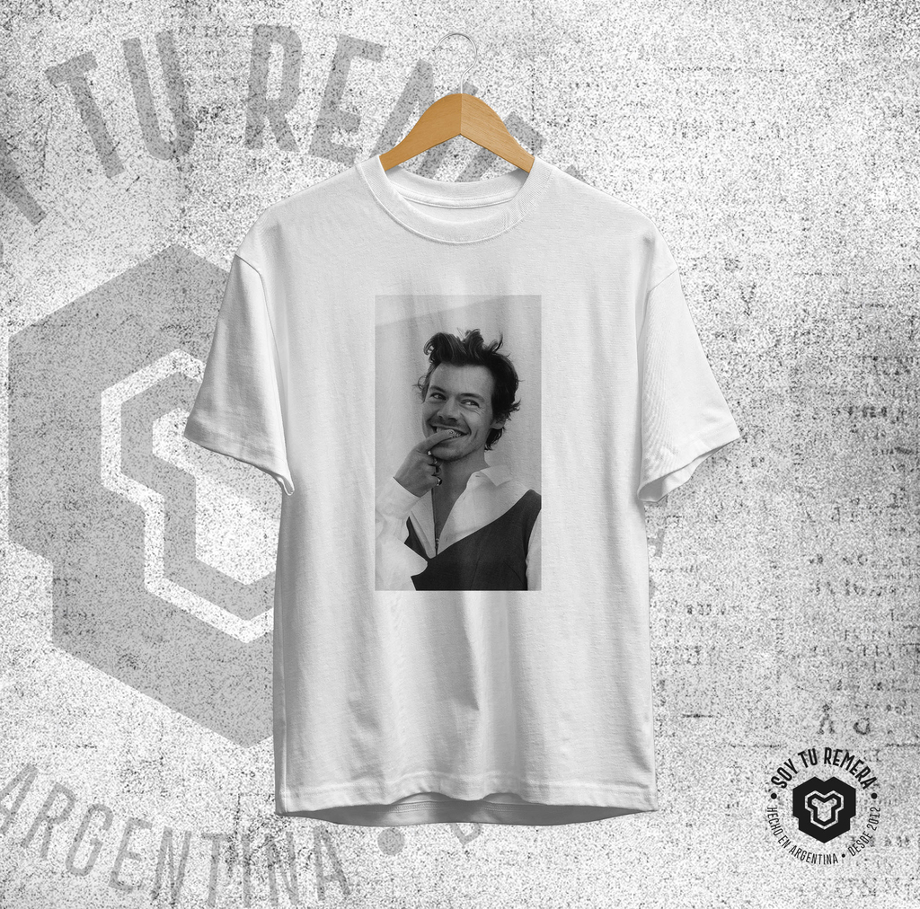 Remera Harry Styles Dedito Comprar en SOY TU REMERA