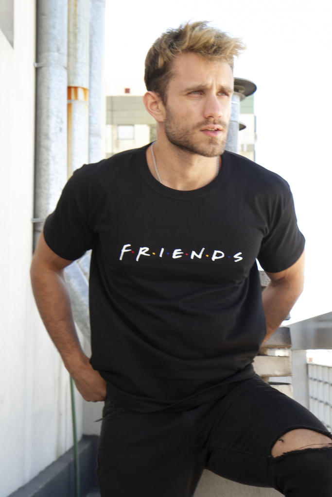 Remera friends hombre hotsell
