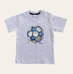 Remera pelota gris