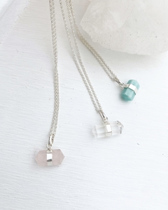 Gargantilha Petit Quartzo-rosa ((prata)) - MIMPPY - Jóias em Prata e Semijóias | Acessórios Femininos com Cristal e Pedras Naturais