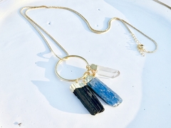 Colar Amuleto Cianita Azul Cristal e Turmalina Negra Ouro na internet