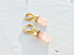 Argola Nia Quartzo Rosa Ouro - MIMPPY - Jóias em Prata e Semijóias | Acessórios Femininos com Cristal e Pedras Naturais