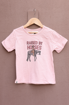 REMERA ROSA - RAISED BY HORSES - comprar online