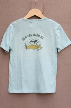 REMERA KALE - TRAVEL WITH US - comprar online