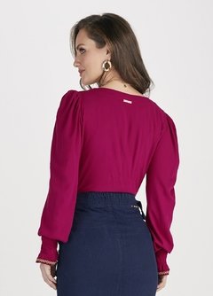 Blusa Plano Orquídea com Botões Encapados - comprar online