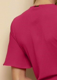 Blusa Crepe Vermelho Com Mangas Evasê na internet