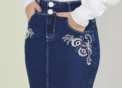 Saia Tradicional Jeans Com Bordado Floral Industrial 55cm - comprar online