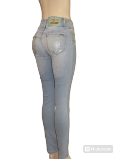 Calça Jeans Feminina Cigarrete Ly Cós Médio Aion escamado peixe - comprar online