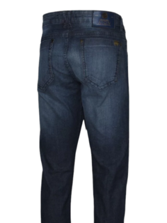 Calça Jeans Masculina Aion Corte Reto na internet