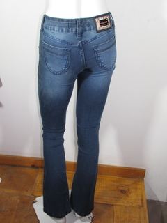 Calça Feminina Jeans Flare Premium Com Lycra - comprar online