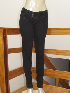 Calça Jeans Feminina Luapole Com Passante Alto Com Lycra na internet
