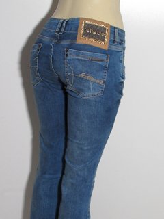 Calça Feminina Jeans Puído Flare Cós Médio Ultimato Lavagem Escura - netpizante